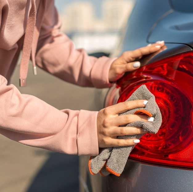 Чистка и уход за панелью приборов и кнопками