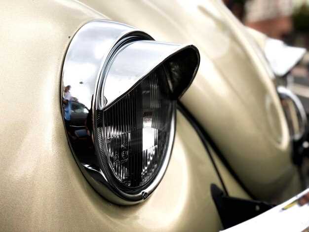 Место расположения регулировочных винтов для дальнего света