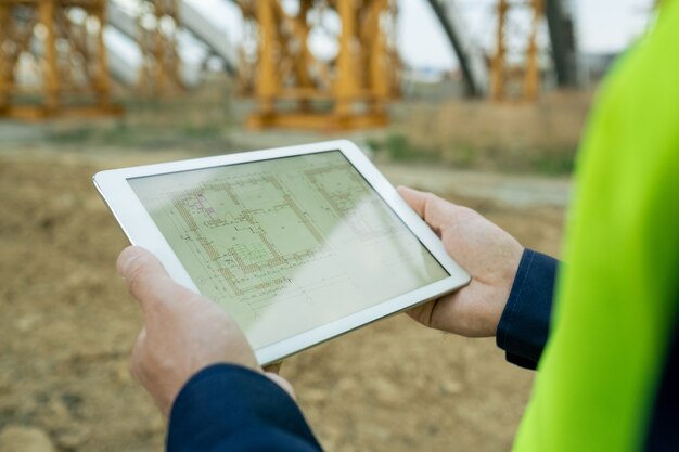 Расположение предохранительных ячеек в салоне: ключевые точки для проверки