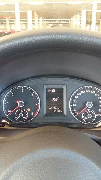 Осмотр зоны привода и задней части двигателя