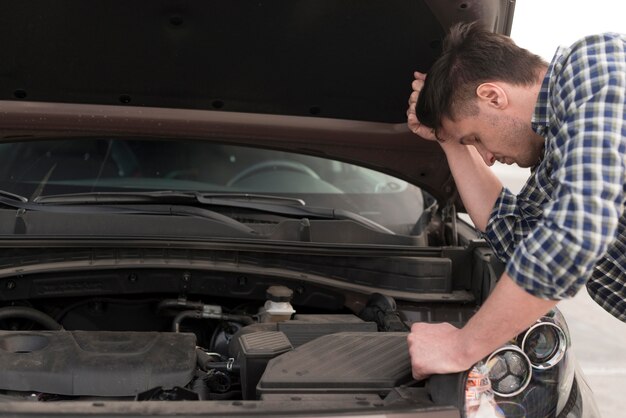 Снятие пластиковой накладки и внутренней части люка