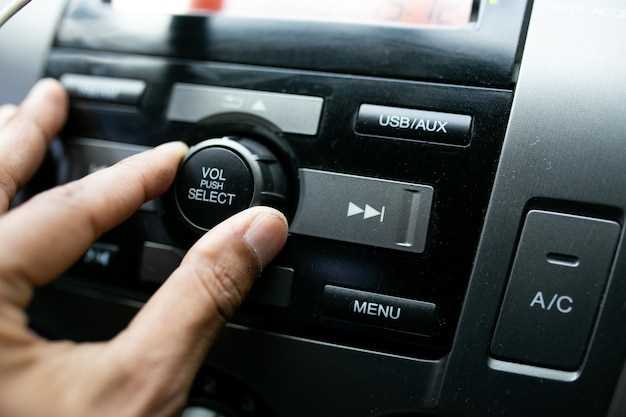 Извлечение магнитолы из монтажной панели