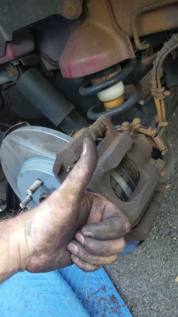 Ослабление зажимающего элемента и выкручивание наконечника