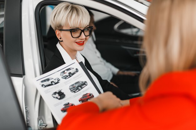 Использование внешних признаков: размещение логотипов и обозначений