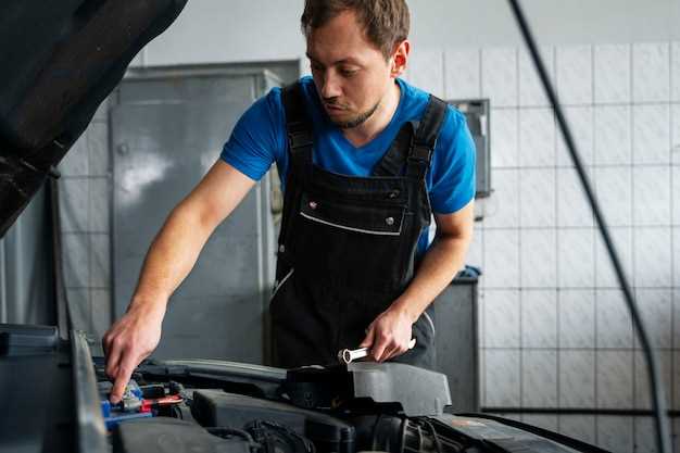 Как правильно открутить закрепляющие болты стартера