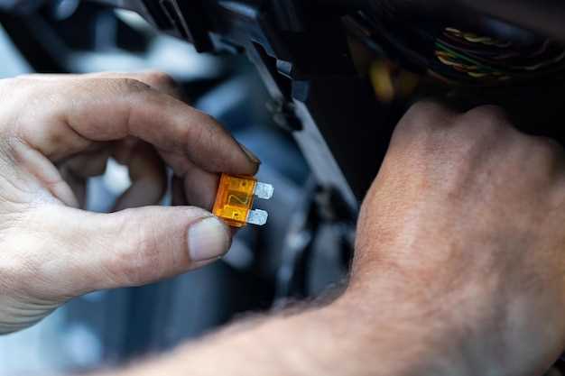 Подготовка к замене регулятора напряжения на Renault Logan