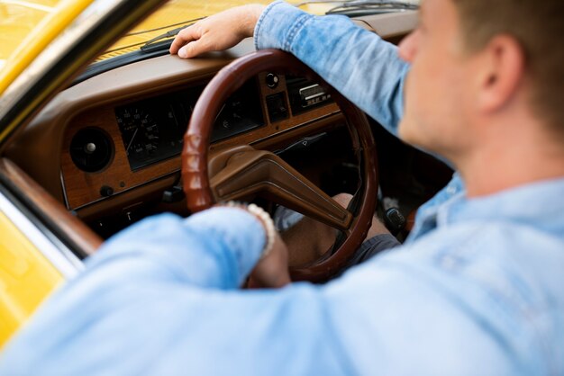 Обитые части: фиксация рулевых тяг и ремней