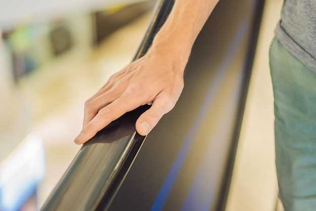 Снятие двери для удобства работы – последовательность действий