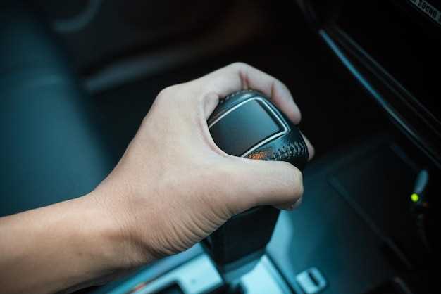 Процесс снятия штатной лампочки и установка новой