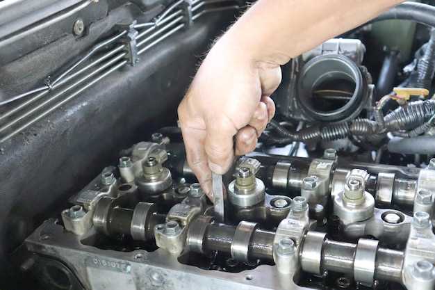 Особенности доступа к колпачкам внутри моторного отсека