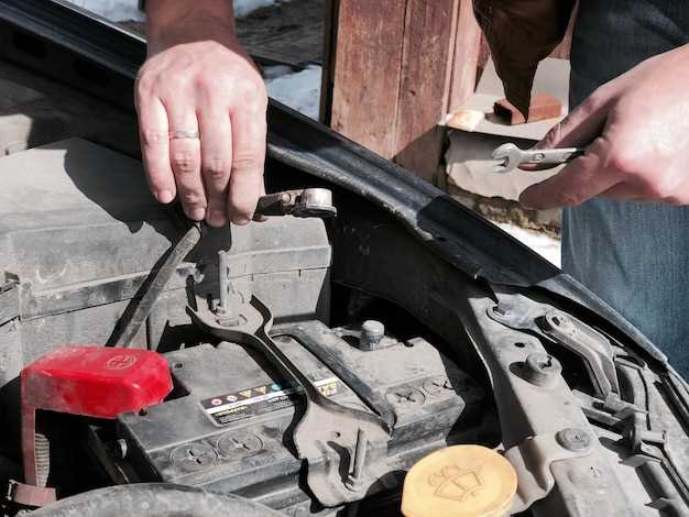 Готовим инструменты и снимаем старый клапан