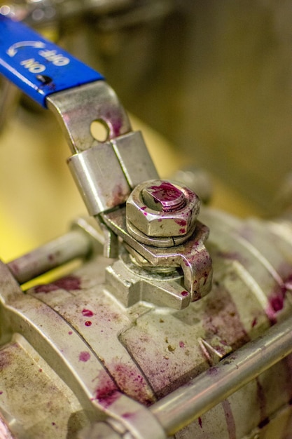 Замена расширительного бачка и рекомендации по выбору запчастей