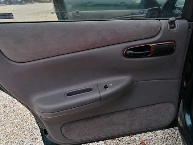 Обслуживание и реставрация: как менять или ремонтировать разные виды обшивок