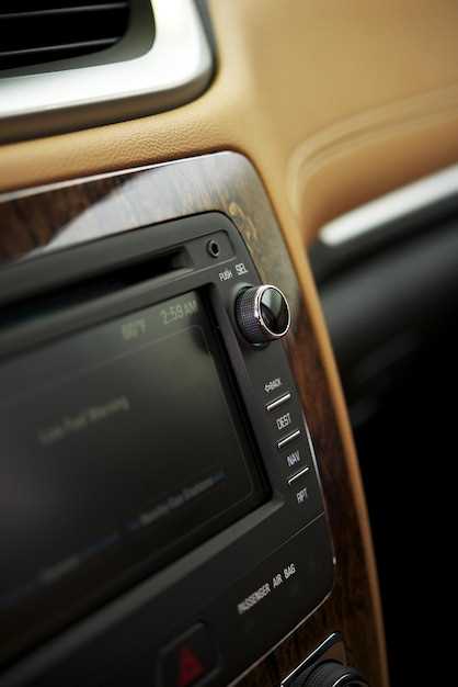 Подготовка к снятию штатной панели и демонтаж магнитолы