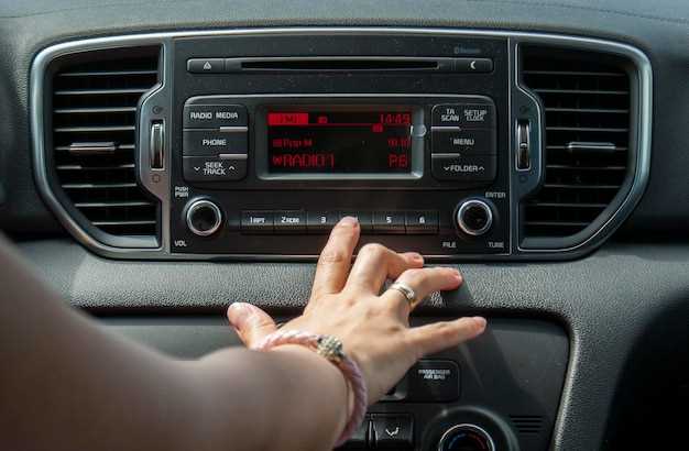 Работа с мультимедийными приложениями и приложениями для смартфонов