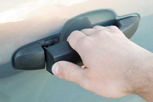 Действия при застревании двери из-за внутреннего механизма